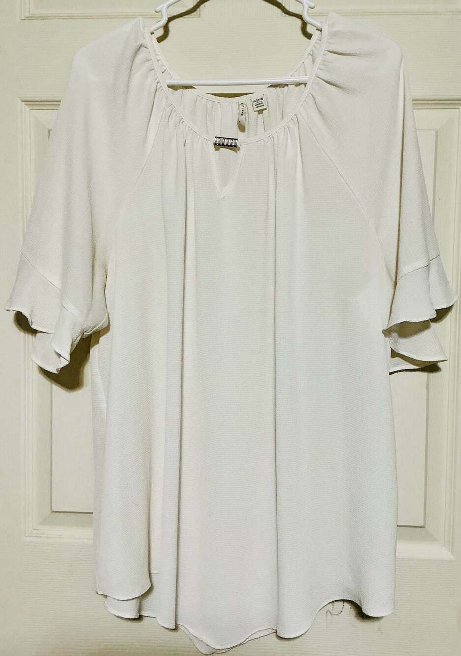 Maurices Blouse Size 18/20W Ivory Flutter Sleeve Peasant Top